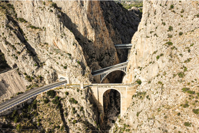 Puenting en el Puente de las Siete Lunas o el Puente de Mascarat (Alicante)