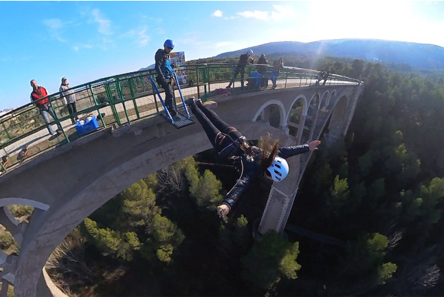 Puenting en el Puente de las Siete Lunas o el Puente de Mascarat (Alicante)