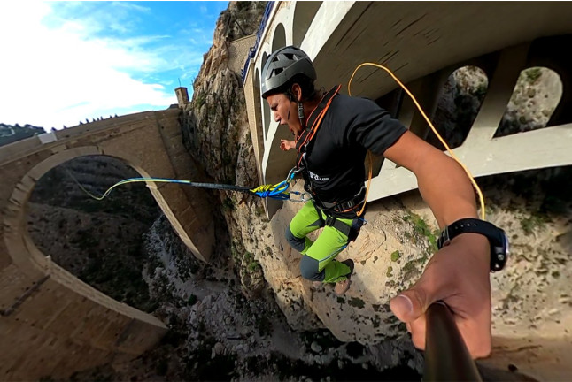 Puenting en el Puente de las Siete Lunas o el Puente de Mascarat (Alicante)