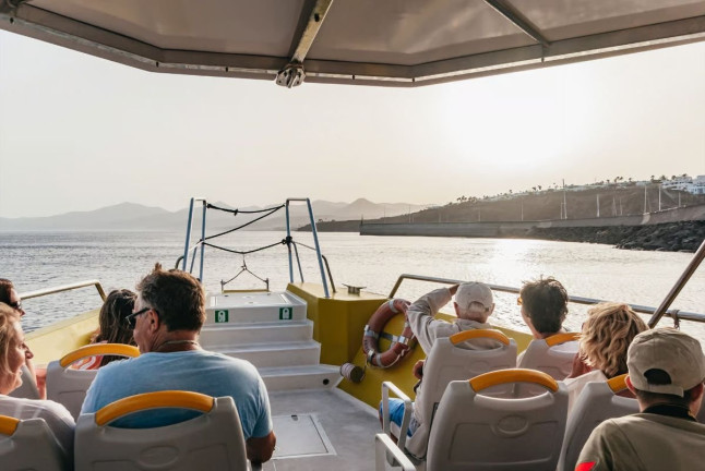Navegación para ver la Puesta de Sol con Avistamiento de Delfines (Lanzarote)