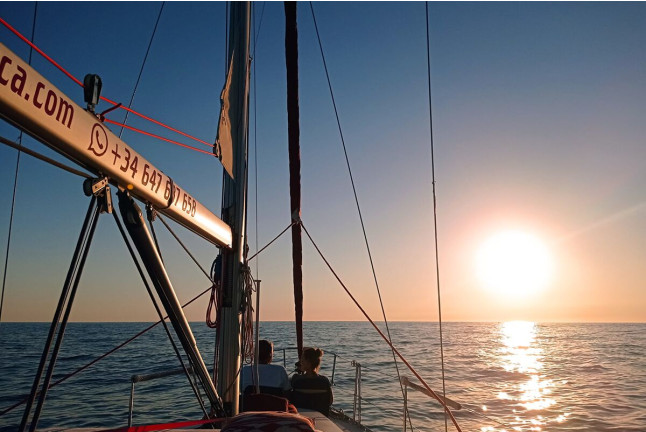 Puesta de Sol en Velero Privado con Copa de Cava y Fruta para dos (Puerto de Andratx, Mallorca)