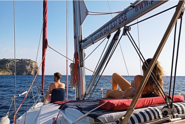 Puesta de Sol en Velero Privado con Copa de Cava y Fruta para dos (Puerto de Andratx, Mallorca)