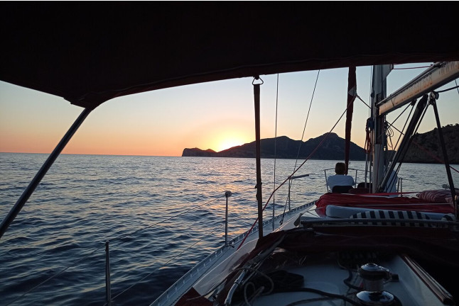 Puesta de Sol en Velero Privado con Copa de Cava y Fruta para dos (Puerto de Andratx, Mallorca)