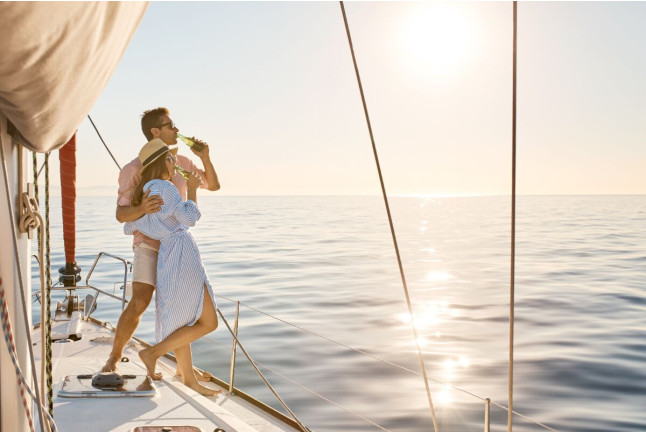 Puesta de Sol Romántica en Velero Privado y Cena para dos (Barcelona)