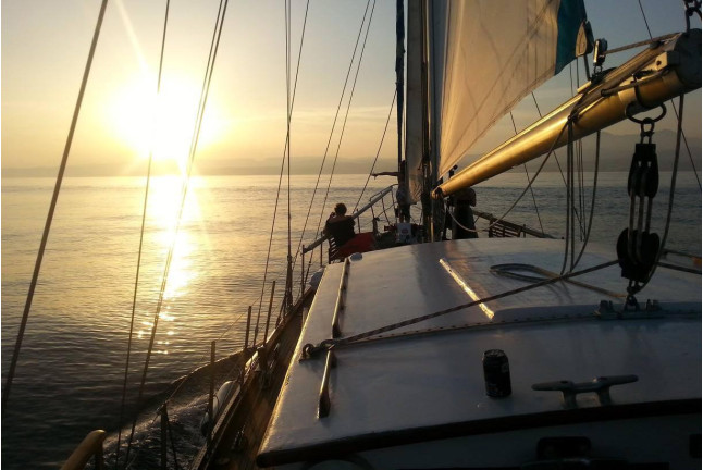 Puesta de Sol y Cena Romántica en Velero para dos (Málaga)