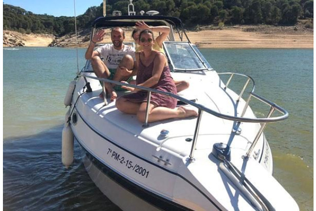 Puesta de Sol y Cena en Barco con Baño y Cava o Gin Tonic para dos en el Pantano de San Juan (Pelayos de la Presa, Madrid)