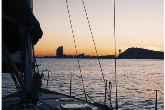 Puesta de Sol y Cena Romántica en Velero (Barcelona)