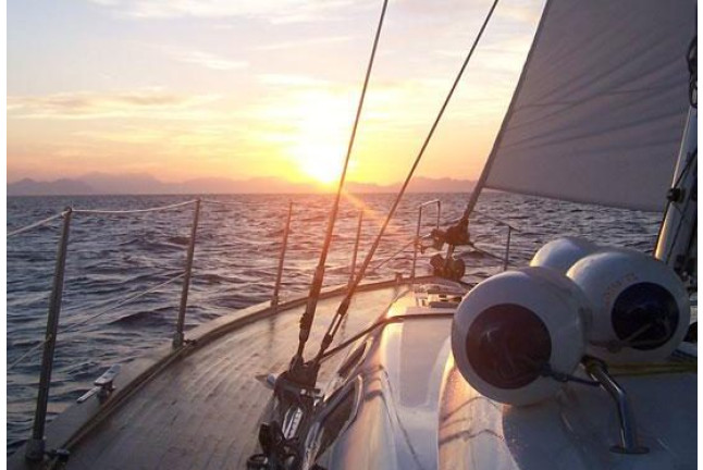 Puesta de Sol y Cena Romántica en Velero (Barcelona)