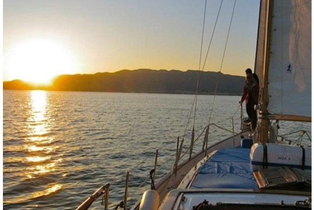 Puesta de Sol en Velero, Aperitivo y Cava (Tarragona)