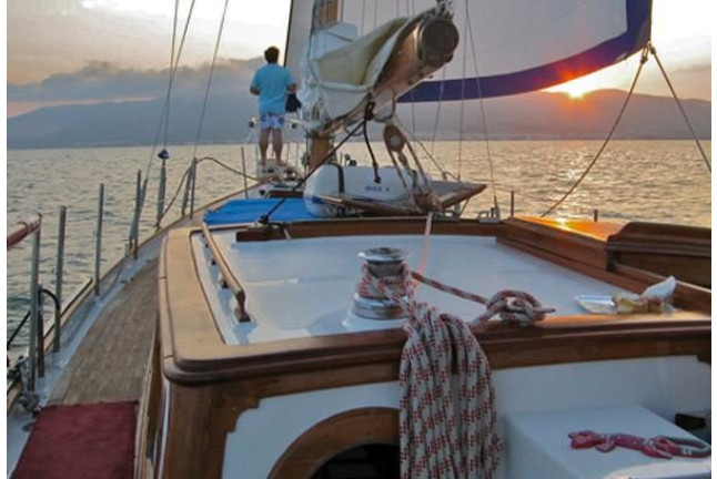 Puesta de Sol en Velero, Aperitivo y Cava (Tarragona)