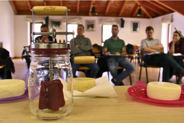 Curso de Quesería y Productos Lácteos (Santa Eulalia de Oscos, Asturias)