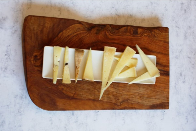 Taller de Queso Fresco: Elaboración, Visita a la Fábrica y Degustación de Queso en CabeSota (Bolaños de Calatrava, Ciudad Real)