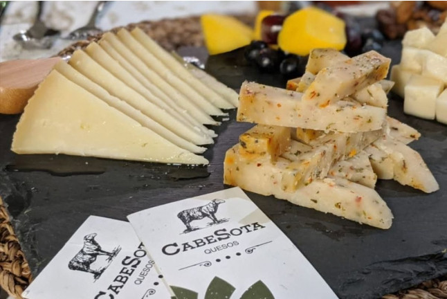 Taller de Queso Fresco: Elaboración, Visita a la Fábrica y Degustación de Queso en CabeSota (Bolaños de Calatrava, Ciudad Real)