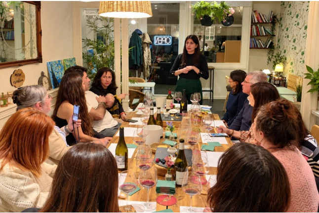 Cata de Vinos Gallegos con Maridaje de Quesos Locales (A Coruña)