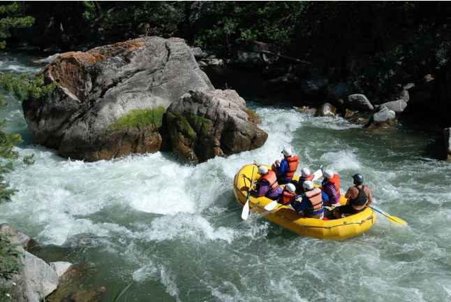 Rafting de Tramo a Escoger: Llavorsí-Rialp, Baro-Collegats, Montardit-Baén o Llavorsí-Sort (Sort, Lleida)