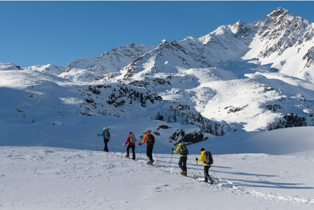 Ruta en Raquetas de Nieve con Fotos para Familias (Huesca)