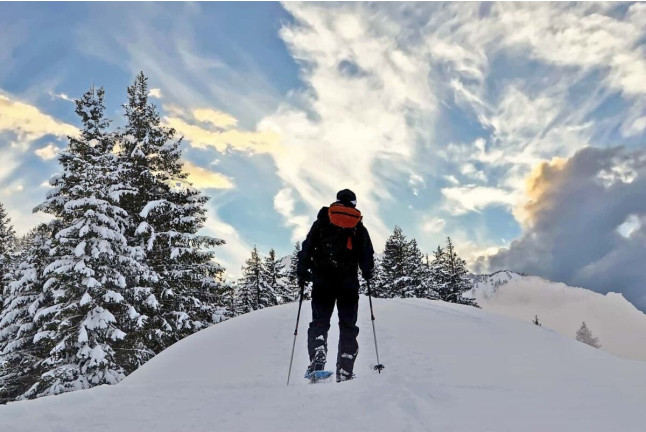 Ruta con Raquetas de Nieve Bajo la Luna Llena en Sierra Nevada (Granada)