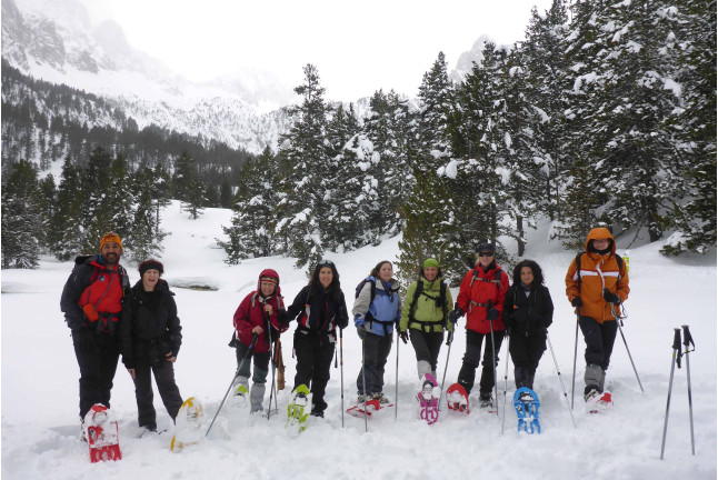 Aventura Invernal: Raquetas de Nieve y Circuito Spa para dos (Madrid)