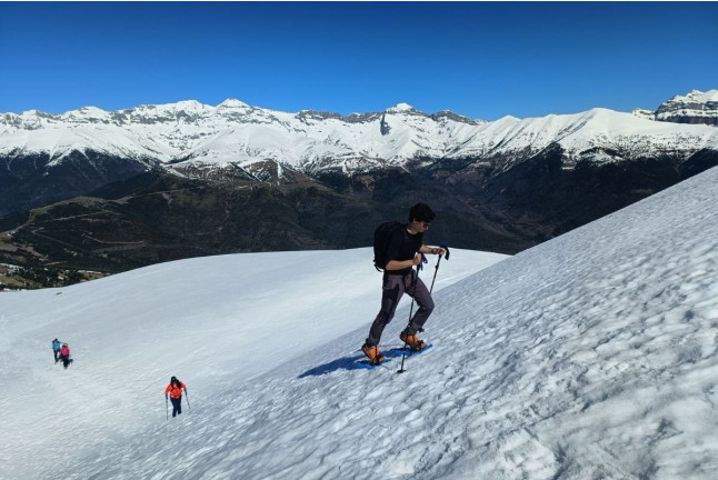 Raquetas de Nieve en el Pirineo Aragonés (Valle de Ordesa o Valle del Tena, Huesca)