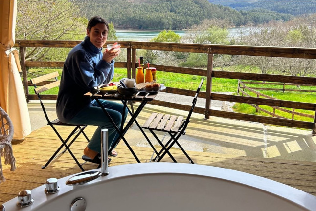 Escapada con Desayuno, Jacuzzi y Detalle de Bienvenida en Cabañas O Recuncho do Sor (O Barqueiro, A Coruña)