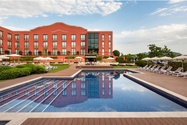Escapada con Comida o Cena en Dolce by Wyndham Barcelona Resort 4* Sup (Sant Esteve Sesrovires, Barcelona)