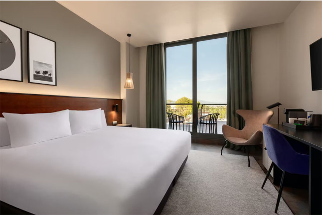 Escapada con Comida o Cena en Dolce by Wyndham Barcelona Resort 4* Sup (Sant Esteve Sesrovires, Barcelona)