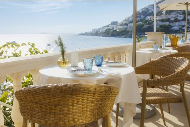 Cena o Comida Gastronómica para dos en Restaurant Els Brancs del Hotel Vistabella 5* (Roses, Girona)