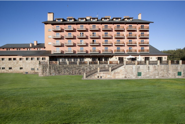 Mesa para dos: Comida o Cena para dos personas en Parador de Cervera de Pisuerga (Palencia)