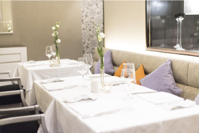 Acceso a piscina termal y Comida o Cena en Restaurante Malvar para dos en Hospes Puerta de Alcalá 5* (Madrid)