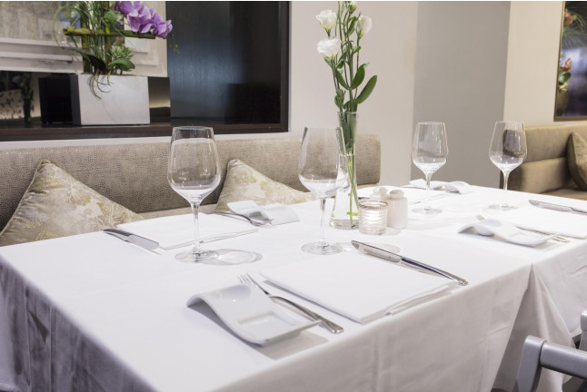 Comida o Cena para 3 personas en el Restaurante Malvar del Hospes Puerta de Alcalá 5* (Madrid)
