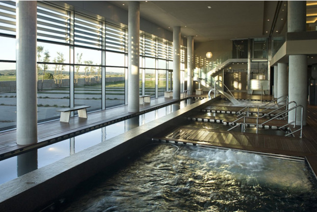 Momento Nube: Circuito Hidrotermal Wine-Spa y Comida en Valbusenda Hotel Bodega & Spa 5* (Toro, Zamora)