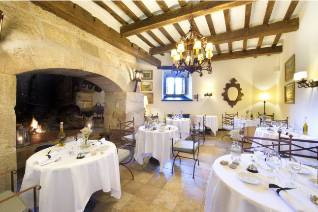 Mesa para dos: Comida o Cena para dos personas en Parador de Cangas de Onís (Asturias)