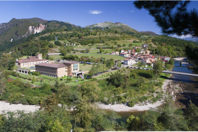 Mesa para dos: Comida o Cena para dos personas en Parador de Cangas de Onís (Asturias)