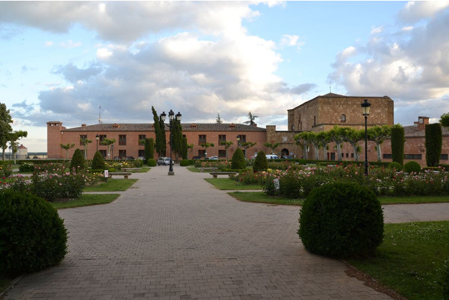 Mesa para dos: Comida o Cena para dos personas en Parador de Benavente (Zamora)