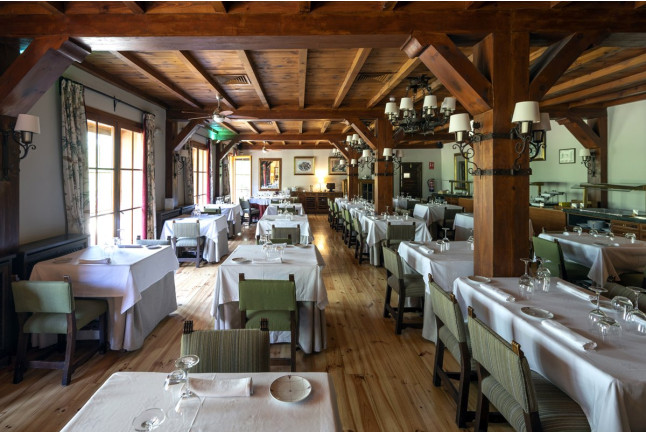 Mesa para dos: Comida o Cena para dos personas en Parador de Bielsa (Huesca)