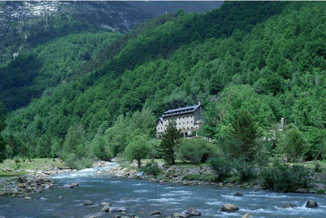 Mesa para dos: Comida o Cena para dos personas en Parador de Bielsa (Huesca)