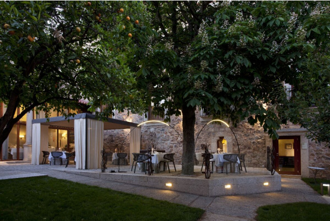 Mesa para dos: Comida o Cena para dos personas en Parador de Cáceres (Cáceres)