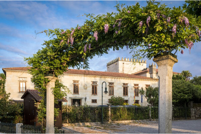 Mesa para dos: Comida o Cena para dos personas en Parador de Cambados (Pontevedra)
