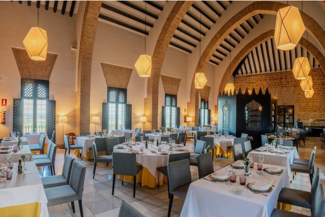 Mesa para dos: Comida o Cena para dos personas en Parador de Carmona (Sevilla)