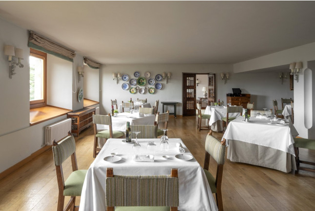 Mesa para dos: Comida o Cena para dos personas en Parador de Gredos (Ávila)