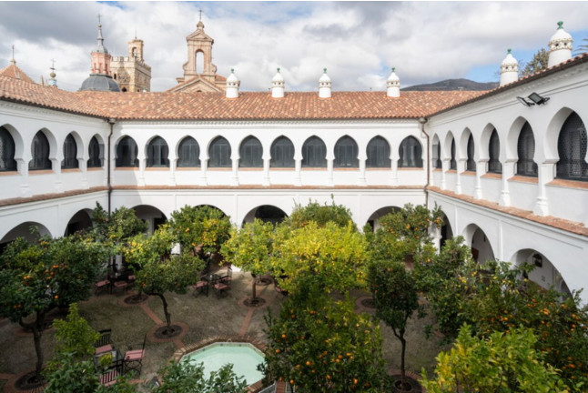 Mesa para dos: Comida o Cena para dos personas en Parador de Guadalupe (Cáceres)