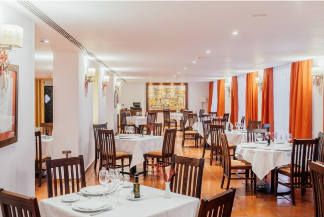 Mesa para dos: Comida o Cena para dos personas en Parador de Manzanares (Ciudad Real)