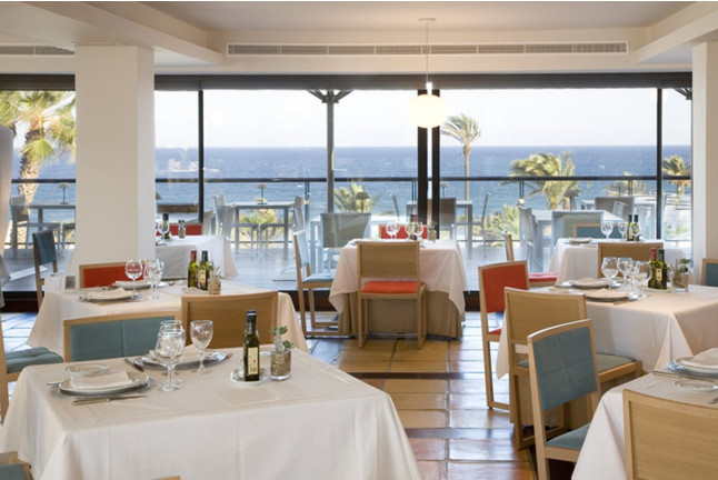 Mesa para dos: Comida o Cena para dos personas en Parador de Mojácar (Almería)
