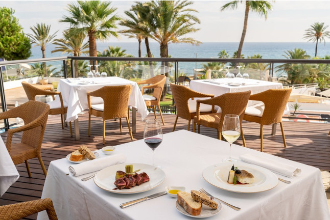 Mesa para dos: Comida o Cena para dos personas en Parador de Mojácar (Almería)