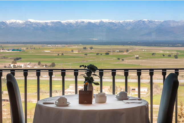 Mesa para dos: Comida o Cena para dos personas en Parador de Oropesa (Toledo)