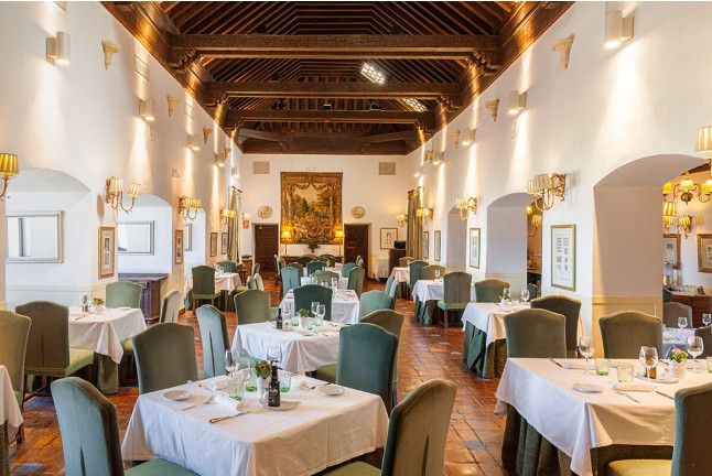 Mesa para dos: Comida o Cena para dos personas en Parador de Oropesa (Toledo)