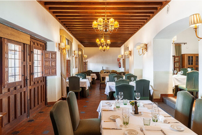 Mesa para dos: Comida o Cena para dos personas en Parador de Oropesa (Toledo)
