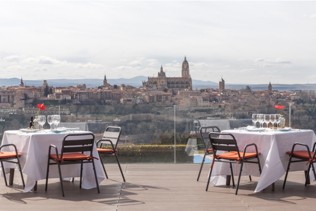 Mesa para dos: Comida o Cena para dos personas en Parador de Segovia 4* (Segovia)