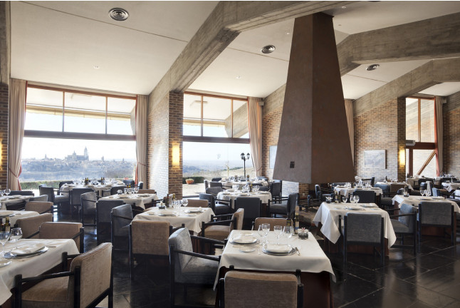 Mesa para dos: Comida o Cena para dos personas en Parador de Segovia 4* (Segovia)