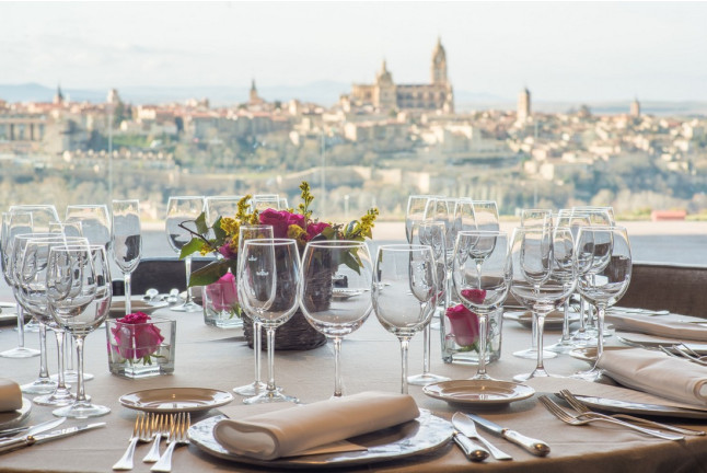 Mesa para dos: Comida o Cena para dos personas en Parador de Segovia 4* (Segovia)
